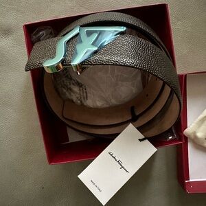 Men’s brown leather belt